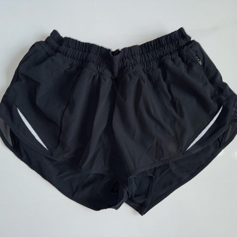 Lululemon Black Hotty Hot shorts 2.5”
Size 4